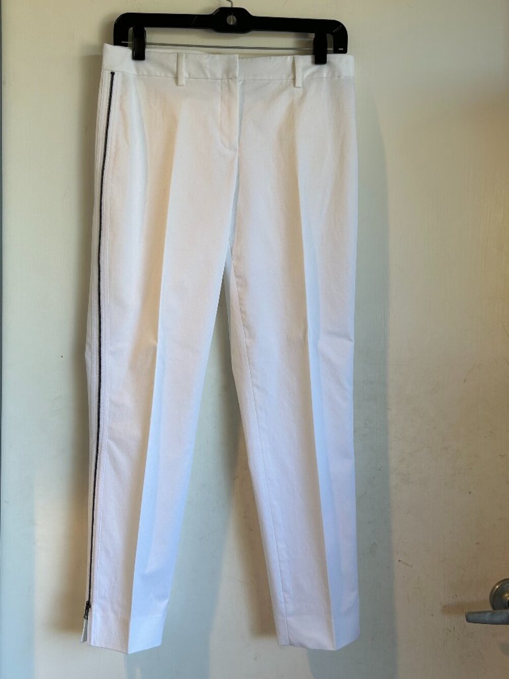 Tahari - White Cropped Pants with Zipper Sides